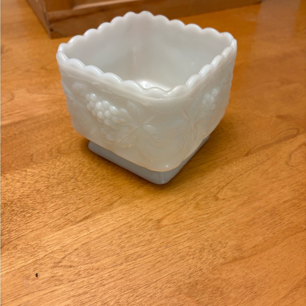 vintage Anchor Hocking milk glass Dish - Picture 6 of 7